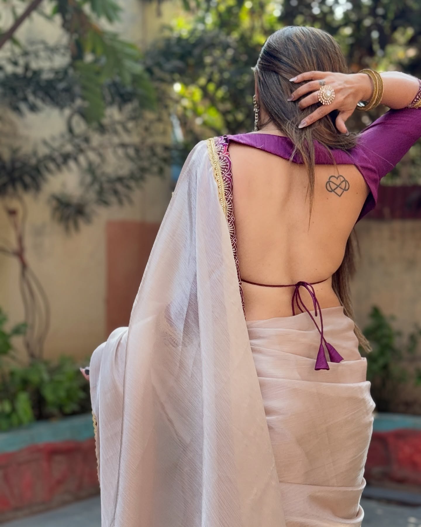 Luxurious Jimichu Tissue Saree with Sequence & Thread Butta Work Lace
