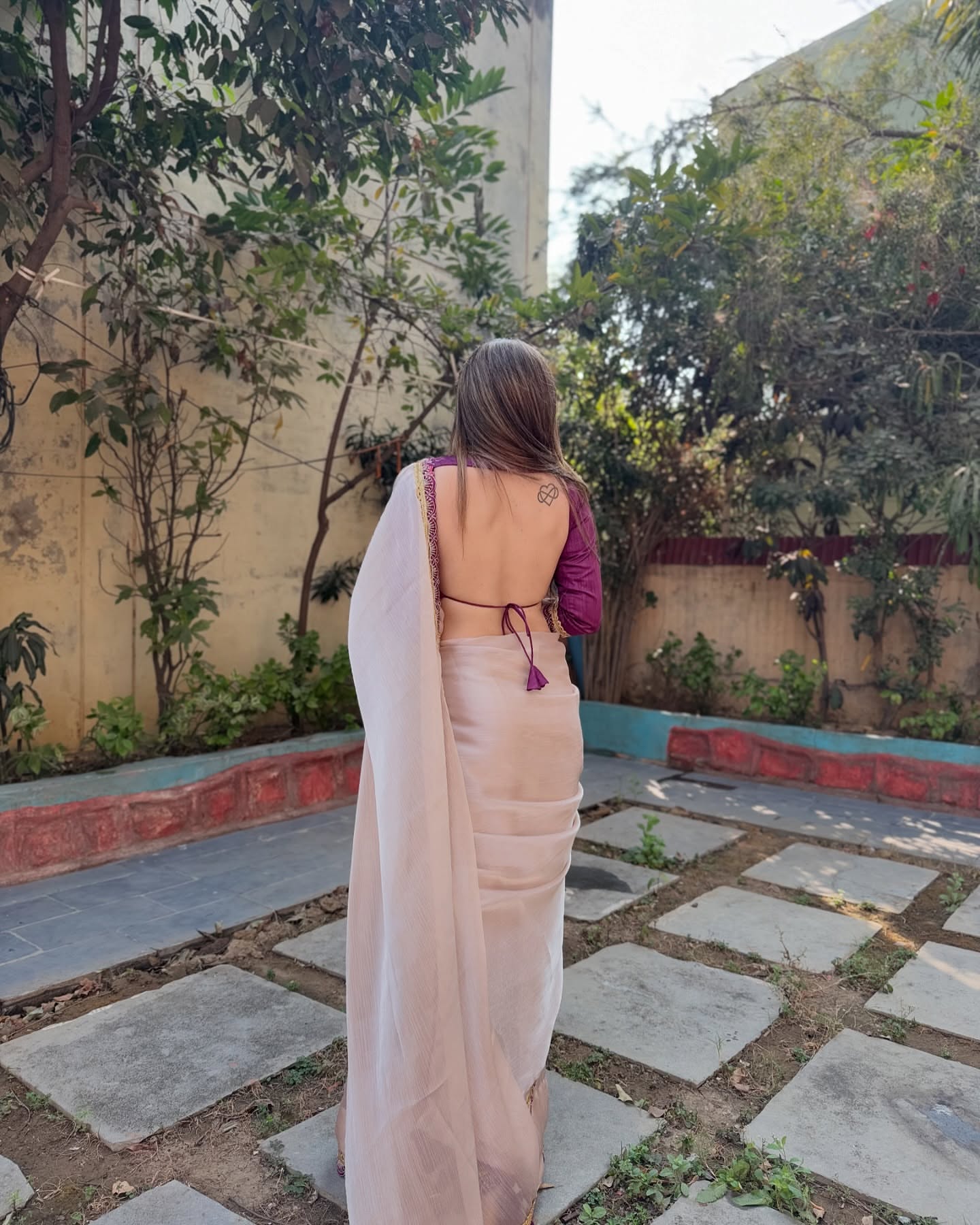 Luxurious Jimichu Tissue Saree with Sequence & Thread Butta Work Lace